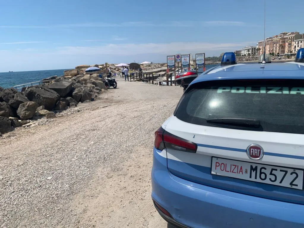 Muore mentre risale dalla scaletta, tragedia alla Lega Navale - TRC Giornale