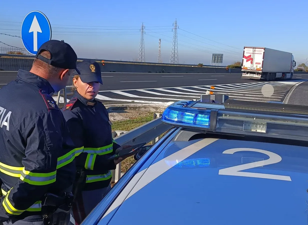 In autostrada contromano, al volante c'è una suora: “Mi ha distratto il Rosario alla radio”