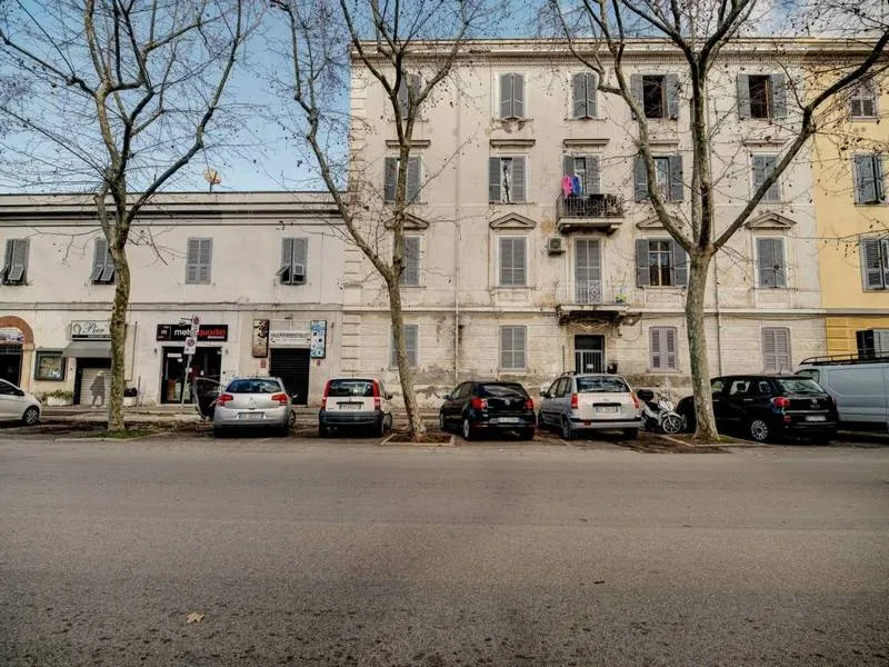 La protesta di una cittadina: "Su viale Guido Baccelli le regole valgono sempre o soltanto quando si puliscono le strade?" - TRC Giornale