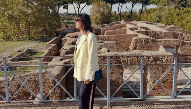 Caterina Balivo scopre Ostia dei tempi remoti: “Incredibile, qui cammini nella storia vera” (VIDEO)