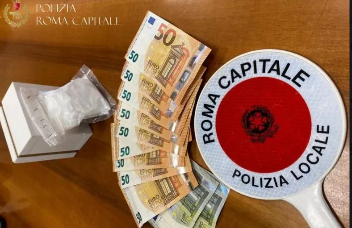 Stupefacente scontro auto moto sulla Cassia: il conducente dell’auto ubriaco in ospedale e il centauro in manette per droga