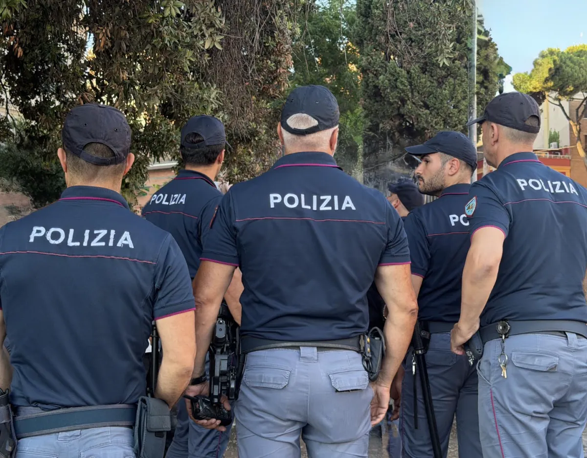 Furti con lo zaino truffa e rapine in strada: raffica di arresti della Polizia all'Esquilino