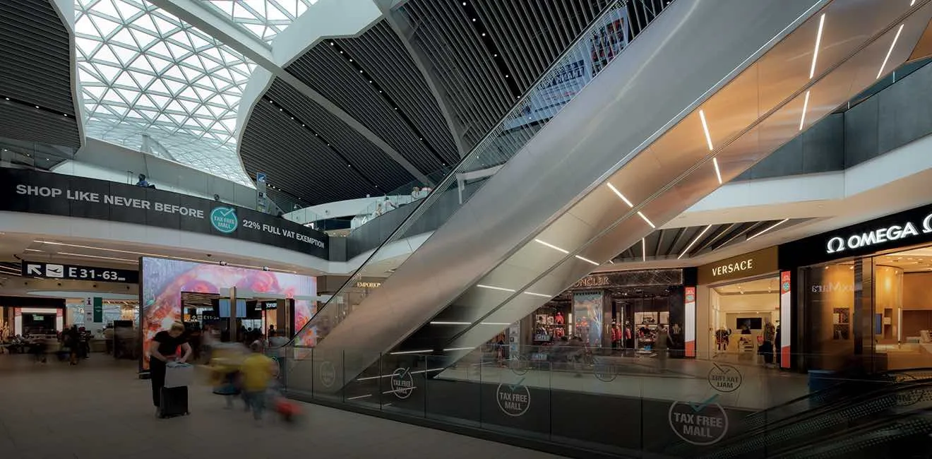 Furto all'aeroporto di Fiumicino: atterra, mette a segno un colpo da migliaia di euro e tenta di ripartire