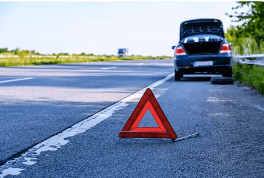 Estorcono 40mila euro a 90enne con l'inganno del parente nei guai: auto usata per la fuga si ferma in A1 (FOTO)