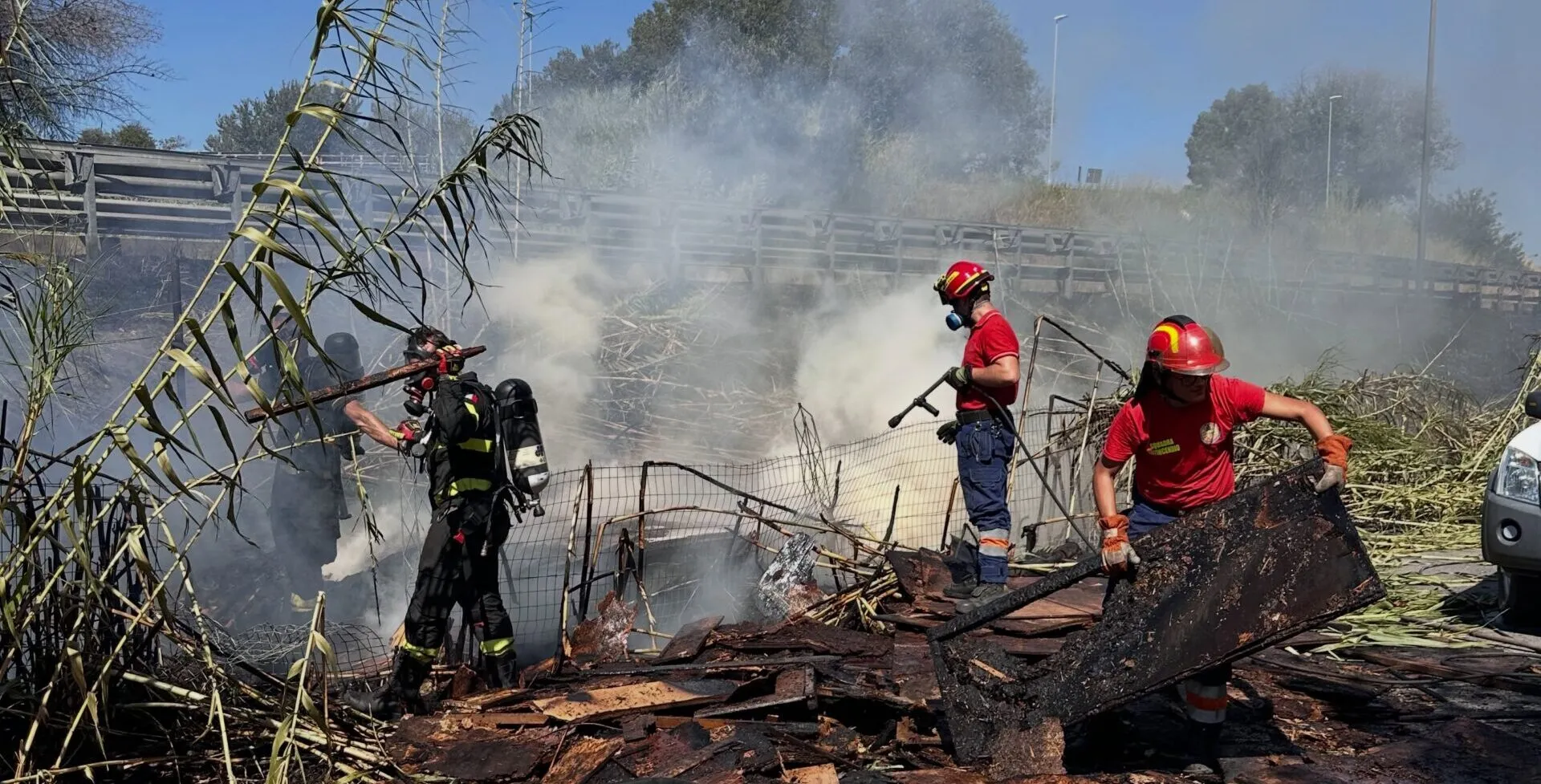 Incendio alla Magliana: in tilt via delle Idrovore e l'autostrada Roma-Fiumicino